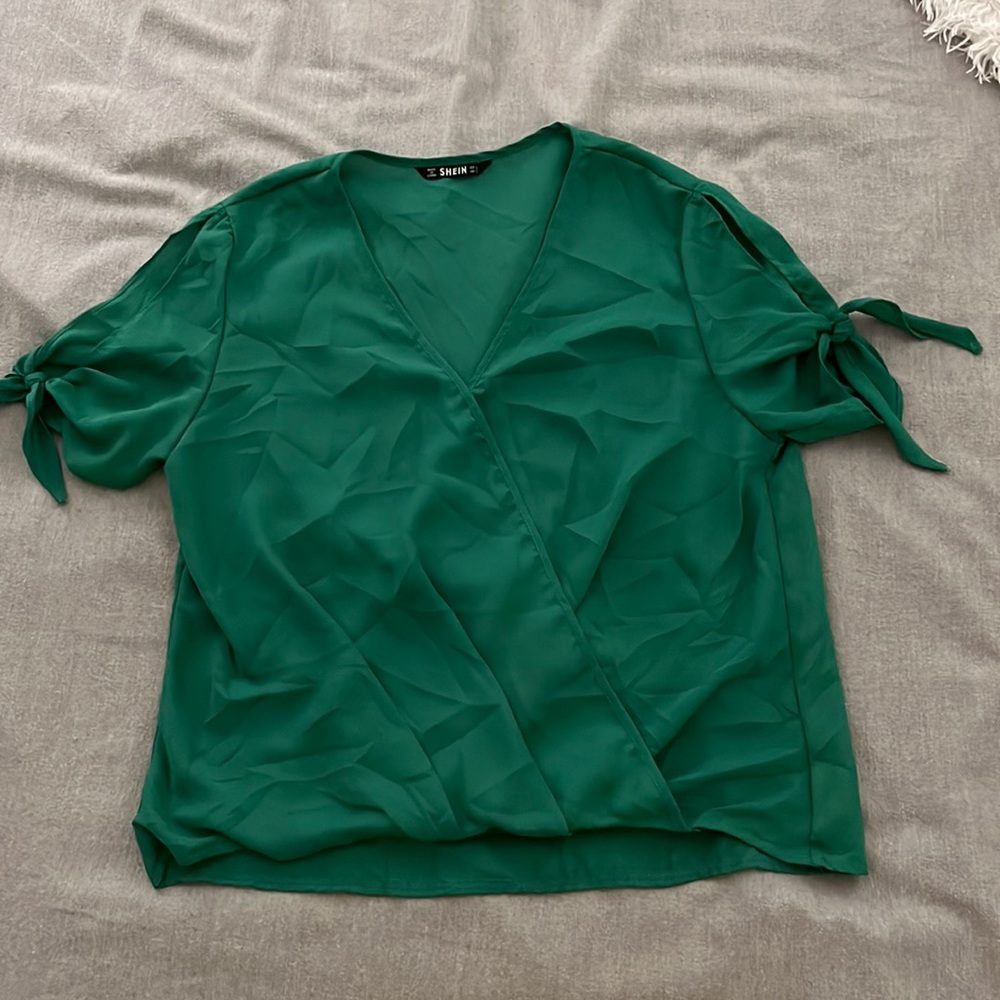 Shein cross front green top, tie sleeves!